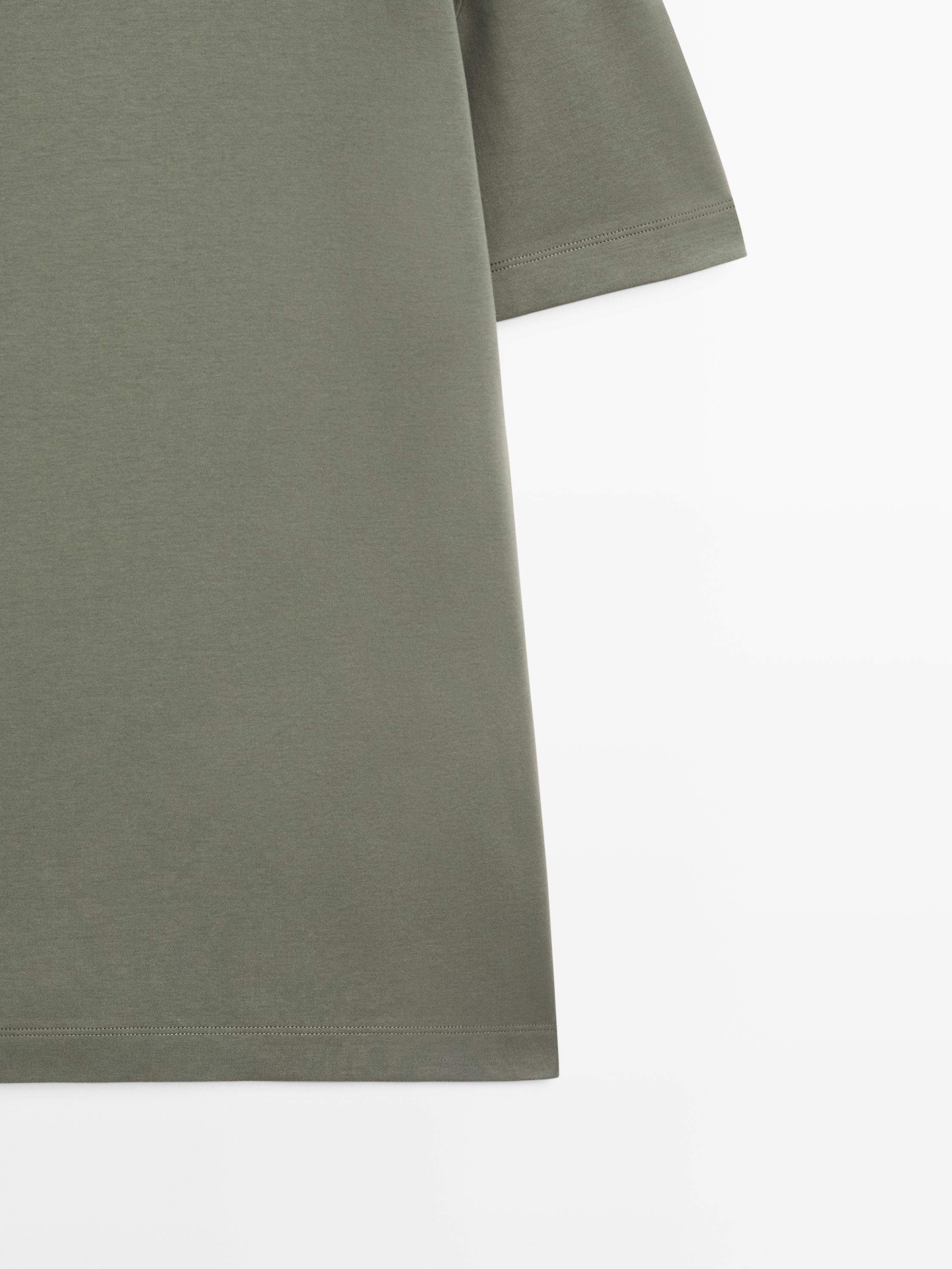 100% cotton medium weight short sleeve T-shirt